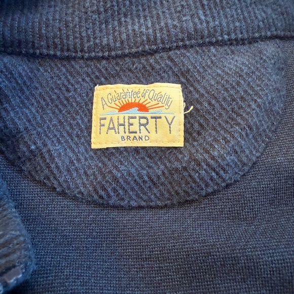 Faherty quarterzip pullover. Mens small. Navy EUC - Picture 3 of 3